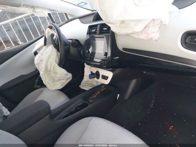 Toyota Prius Two Image 7