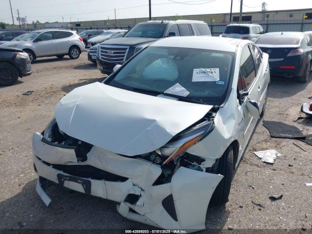 Toyota Prius Two Image 11