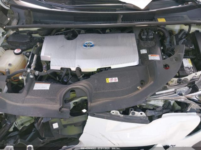 Toyota Prius Two Image 6