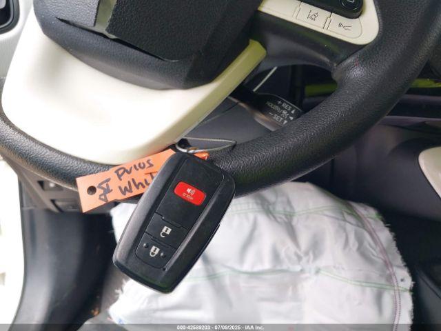 Toyota Prius Two Image 12