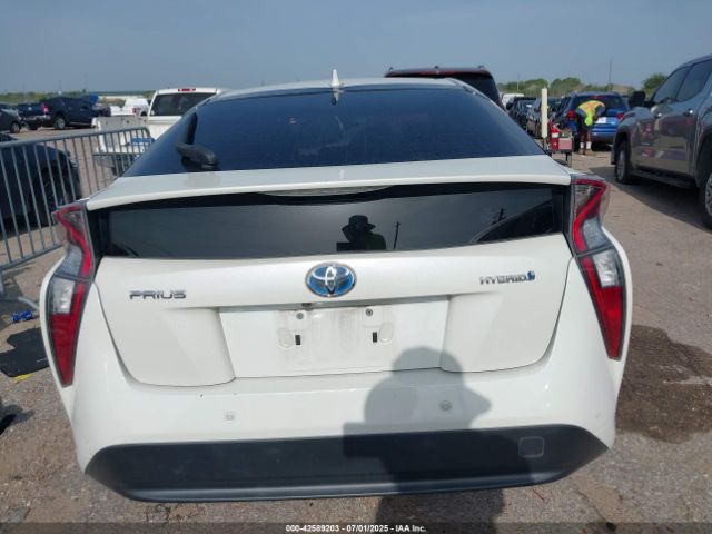 Toyota Prius Two Image 14