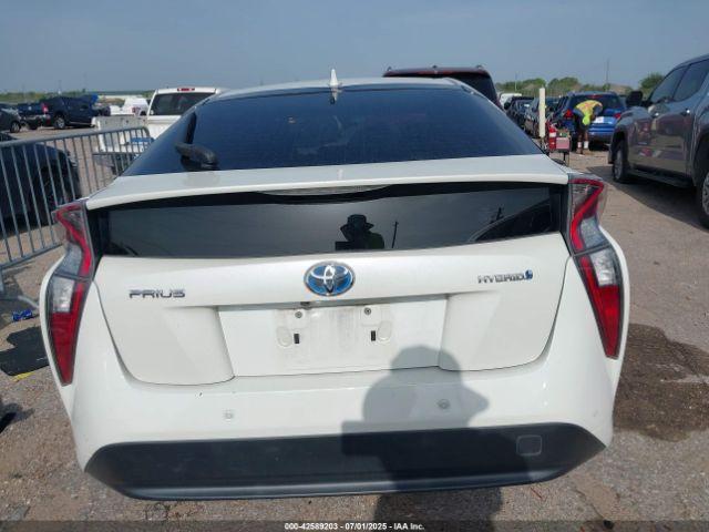 Toyota Prius Two Image 14