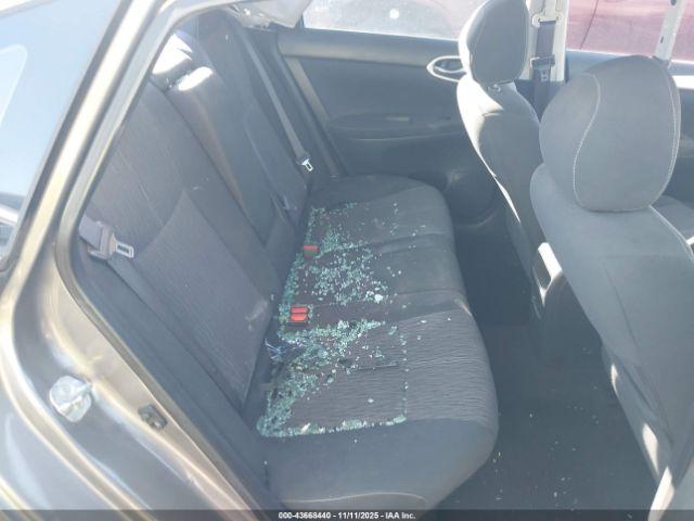 Nissan Sentra Image 12