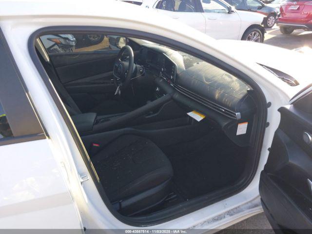 Hyundai ELANTRA Blue Image 5