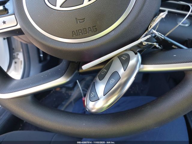 Hyundai ELANTRA Blue Image 10