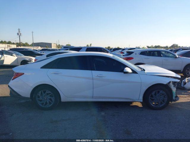Hyundai ELANTRA Blue Image 13