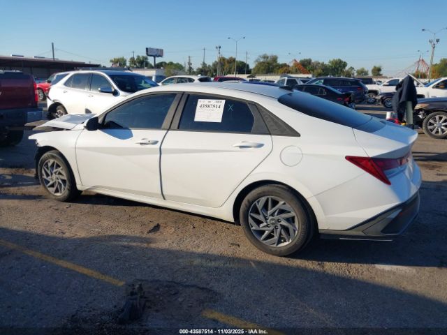 Hyundai ELANTRA Blue Image 14
