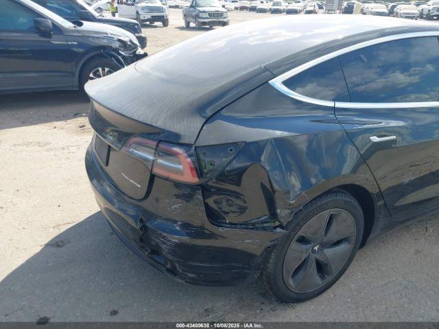 Tesla Model 3 Image 16