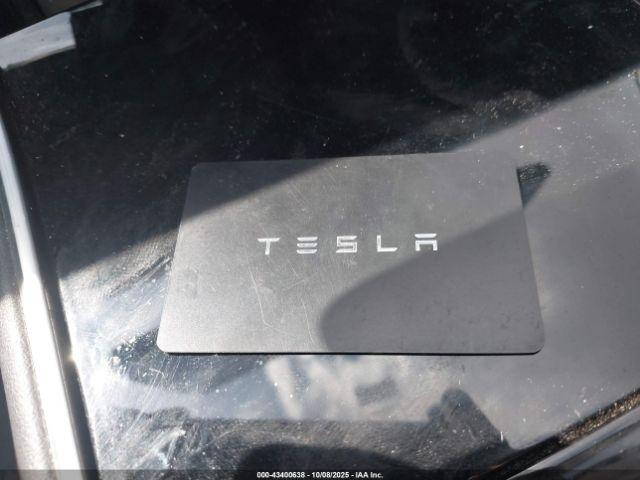 Tesla Model 3 Image 6