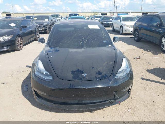 Tesla Model 3 Image 5