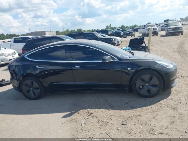 Tesla Model 3 Image 8