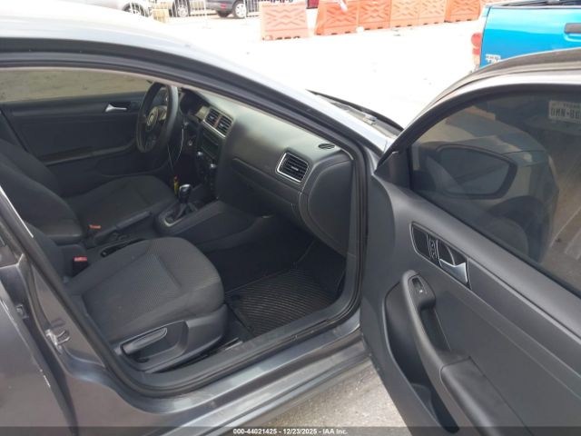 Volkswagen Jetta 2.0l S Image 4