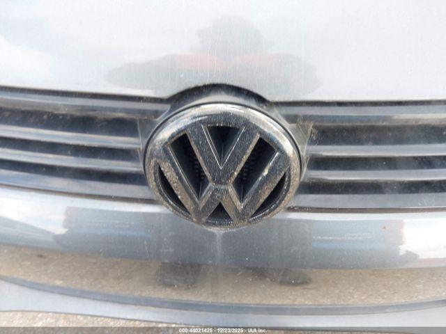 Volkswagen Jetta 2.0l S Image 9