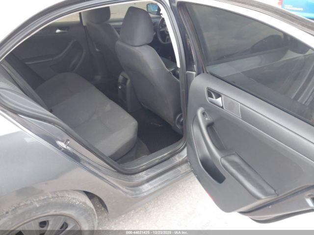 Volkswagen Jetta 2.0l S Image 10