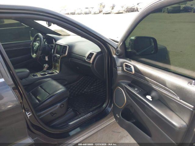 Jeep Grand Cherokee Image 4