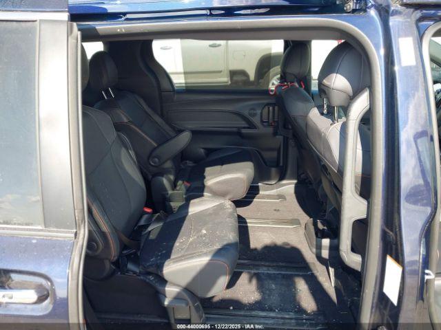 Toyota Sienna Xse Image 8