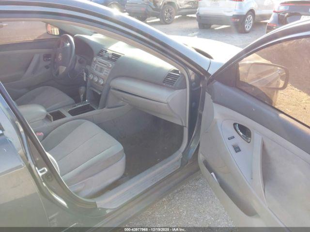 Toyota Camry Le Image 2