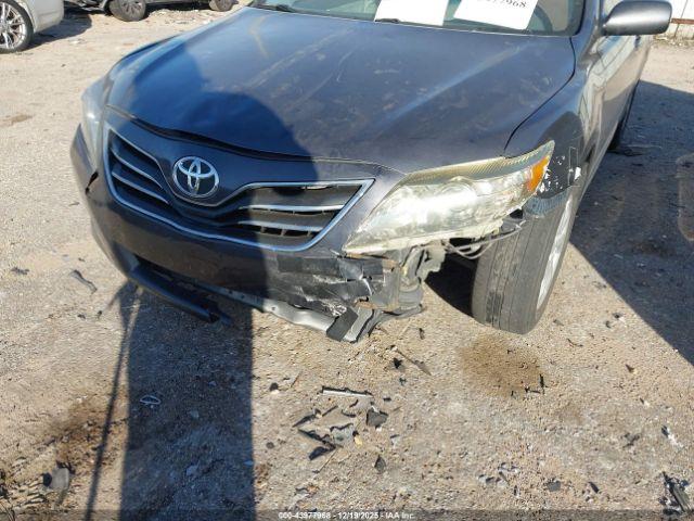 Toyota Camry Le Image 7