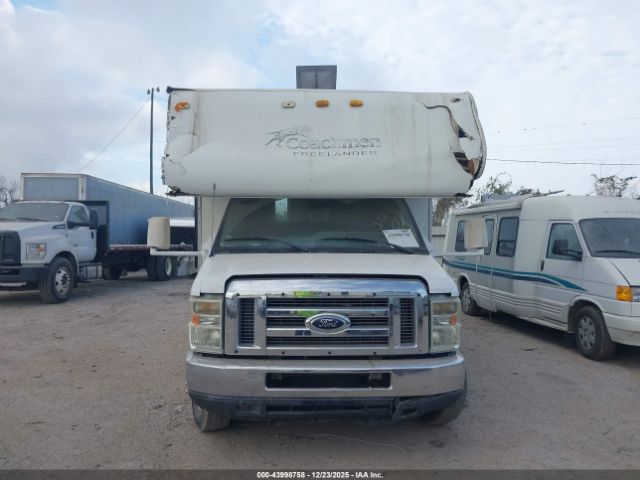 Ford E-350 Image 13