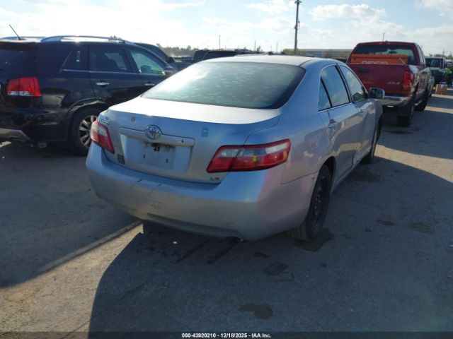 Toyota Camry Le Image 2