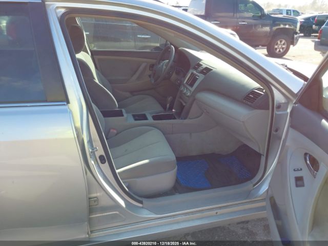 Toyota Camry Le Image 5