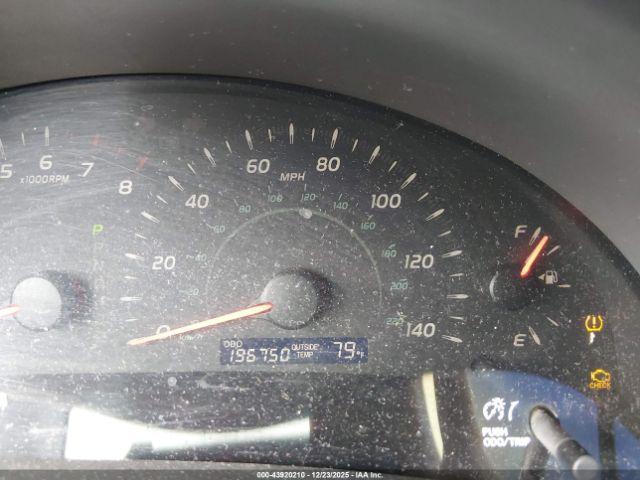 Toyota Camry Le Image 6