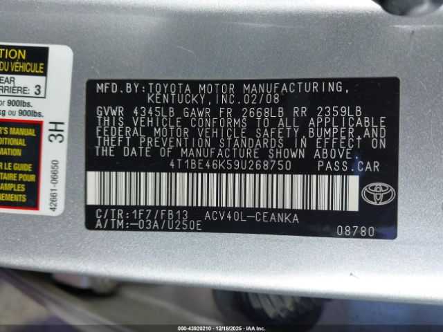 Toyota Camry Le Image 11