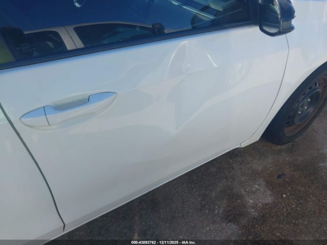 Toyota Corolla Le Image 8