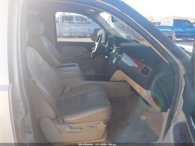 Chevrolet Suburban 1500 Lt Image 6