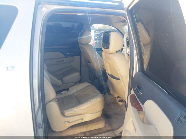 Chevrolet Suburban 1500 Lt Image 10