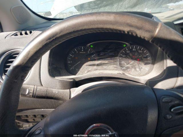 Nissan Pathfinder Platinum Image 3