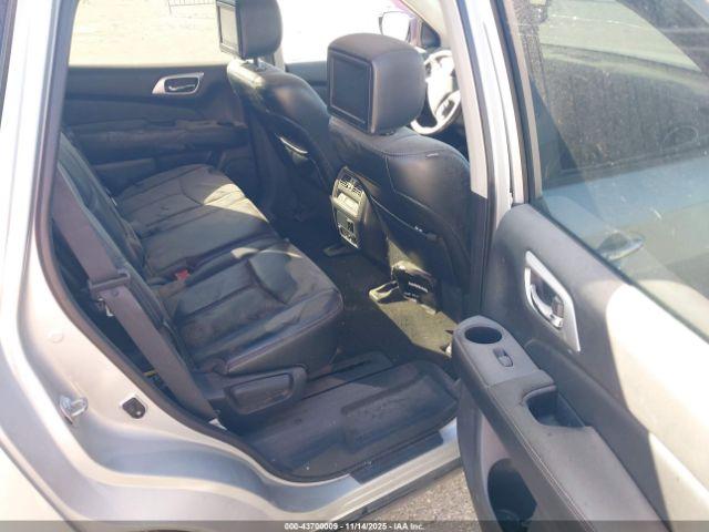 Nissan Pathfinder Platinum Image 10