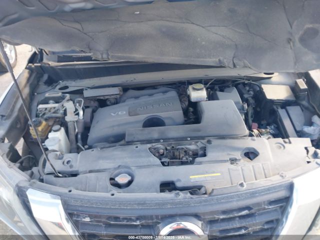 Nissan Pathfinder Platinum Image 12