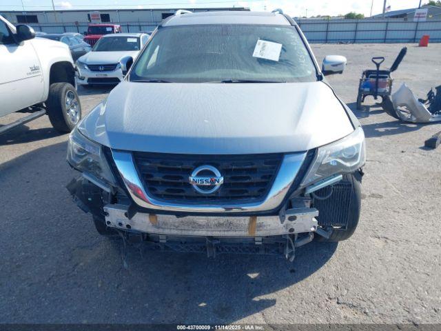 Nissan Pathfinder Platinum Image 15