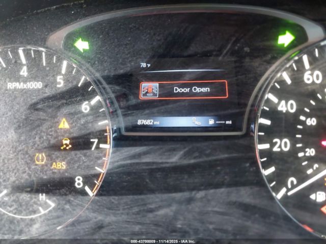 Nissan Pathfinder Platinum Image 14