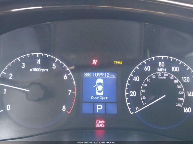 Hyundai Genesis 3.8 Image 9