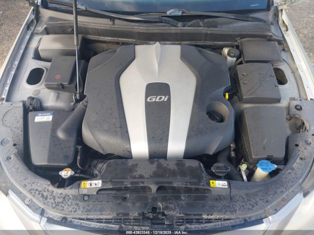 Hyundai Genesis 3.8 Image 12