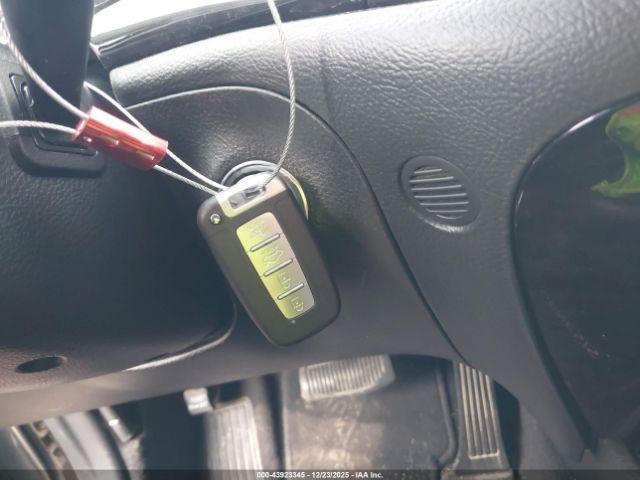 Hyundai Genesis 3.8 Image 3