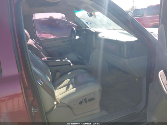 Chevrolet Suburban 1500 Z71 Image 11