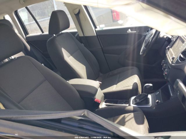 Volkswagen Tiguan 2.0t Image 11