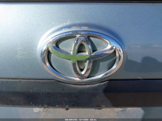 Toyota Sienna Ce Image 2