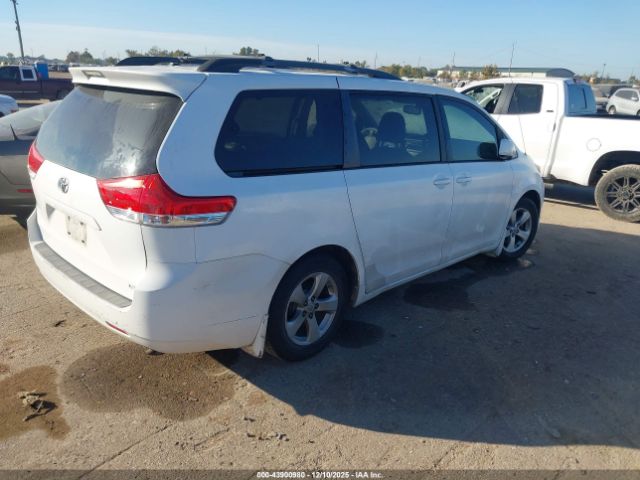 Toyota Sienna Le V6 8 Passenger Image 7