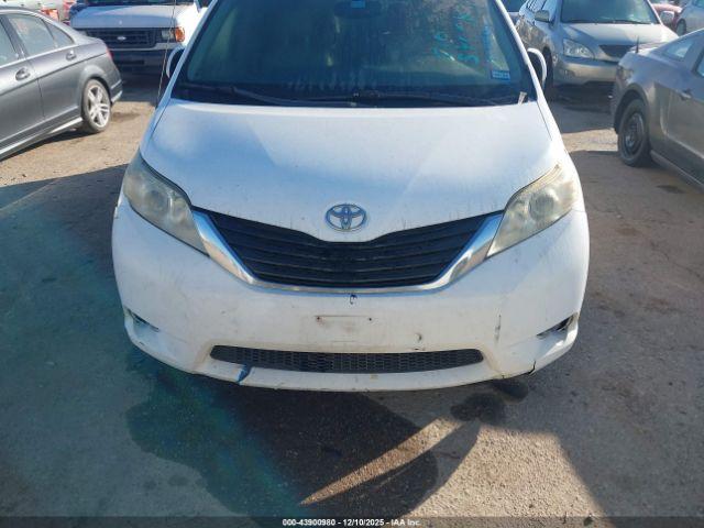 Toyota Sienna Le V6 8 Passenger Image 6