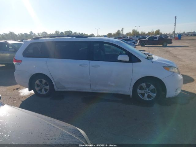 Toyota Sienna Le V6 8 Passenger Image 13