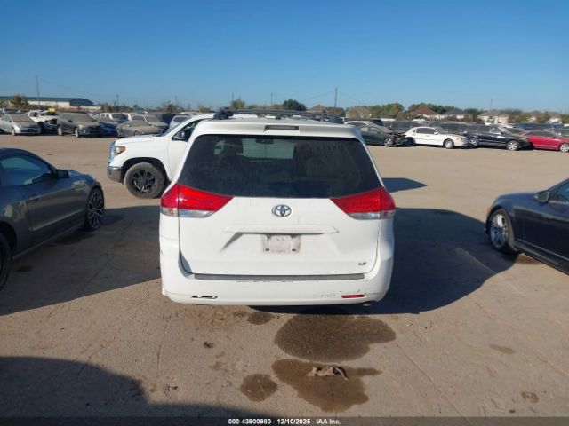 Toyota Sienna Le V6 8 Passenger Image 16