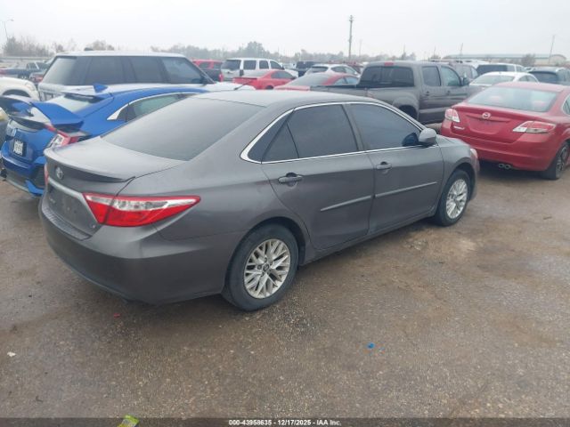 Toyota Camry Le Image 9