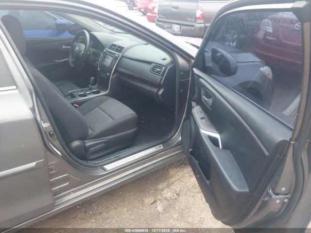 Toyota Camry Le Image 10