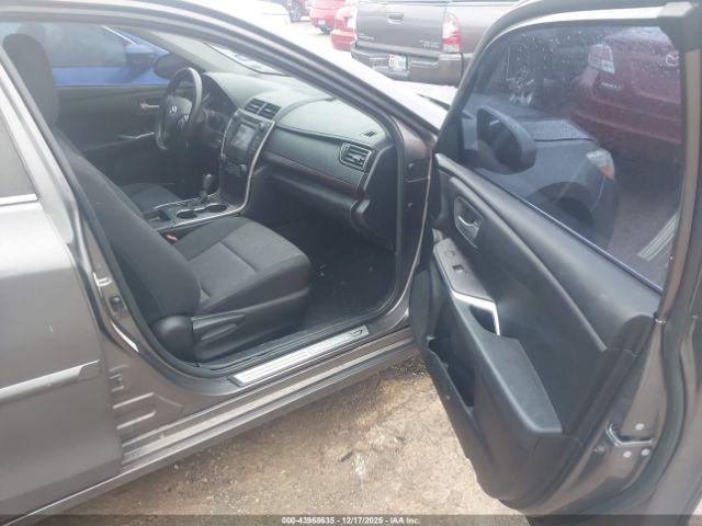 Toyota Camry Le Image 10