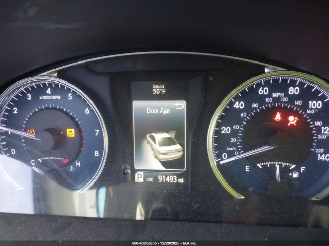 Toyota Camry Le Image 11