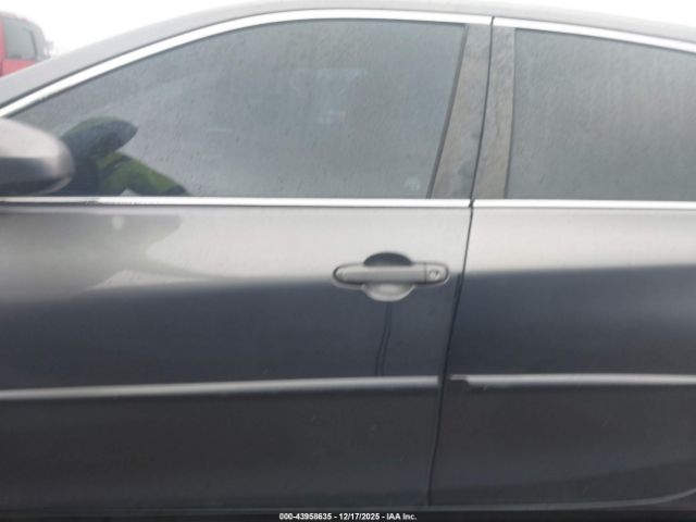 Toyota Camry Le Image 17